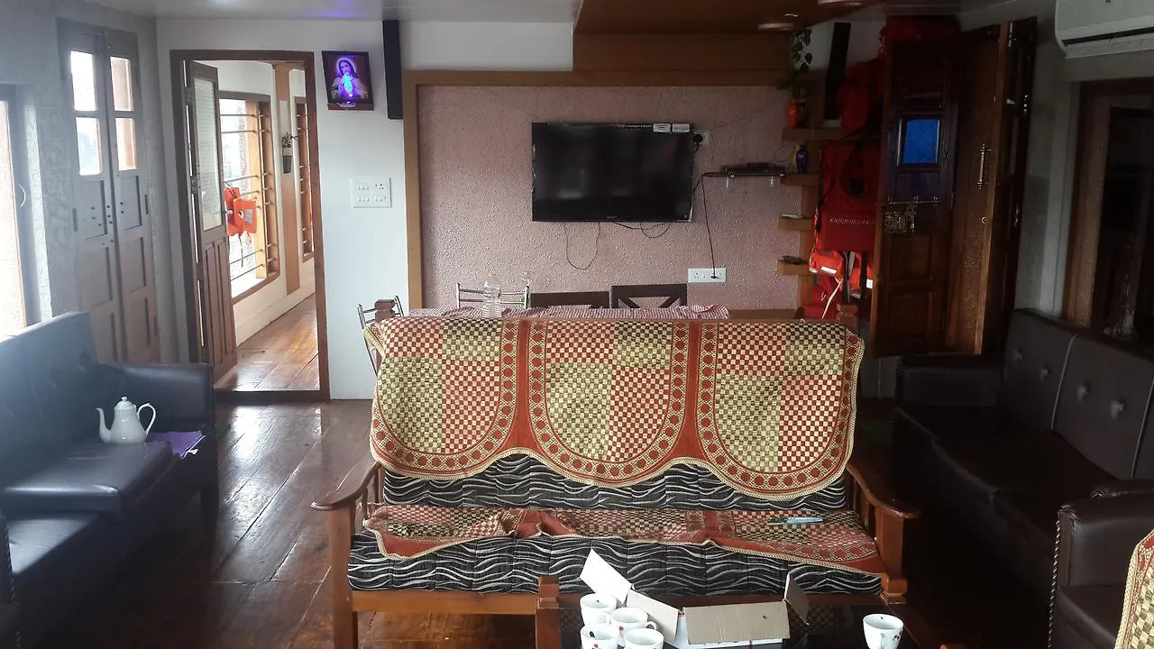 Kochi Kuppath Homestay לינה וארוחת בוקר