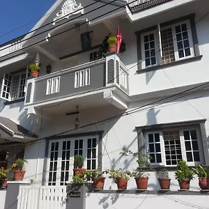 Couette-café Gloria, Kochi
