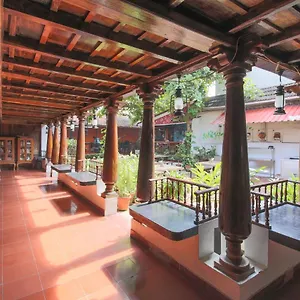 Couette-café Rossitta Wood Castle, Kochi